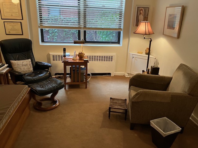 Flexible therapy office rentals in Upper East Side, NYC awaits, tailored with Lamp, Chair, Couch, Living Room, Desk for therapists.